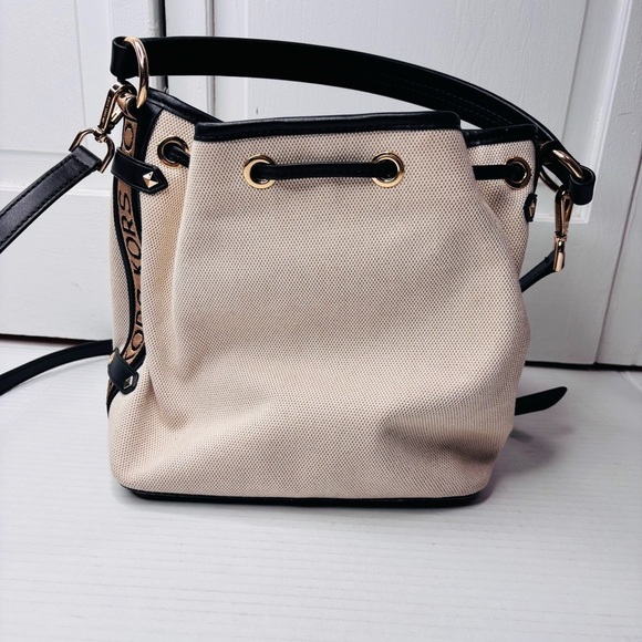Price firm MICHAEL KORS Maeve Medium Canvas Bucket Bag - Picture 11 of 11